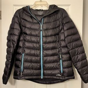 Women’s LL Bean Ultralight 850 hooded jacket